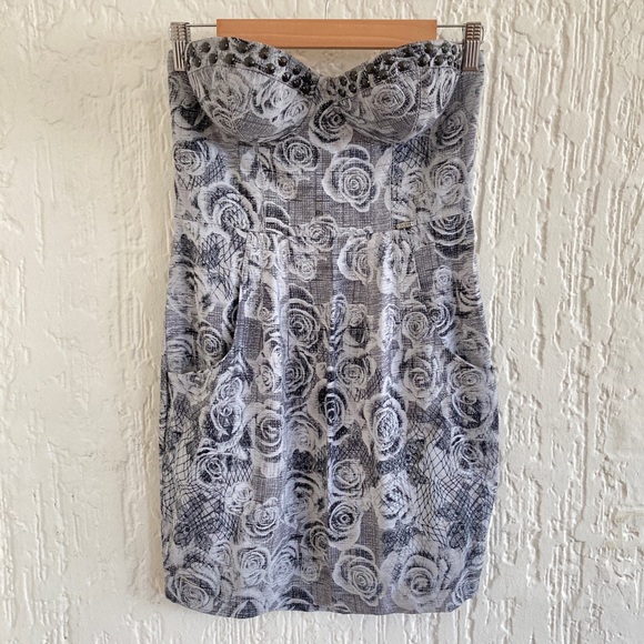 Guess Dresses & Skirts - Guess Gray and Black Floral Print Strapless Bustier Dress Size 5
